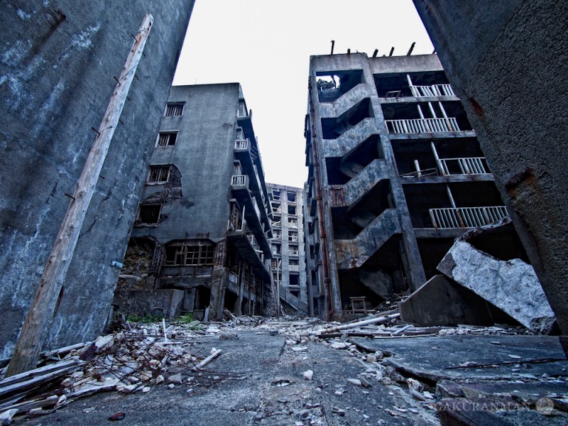 Gunkanjima: Ruins of a Forbidden Island - GakuranmanGakuranman